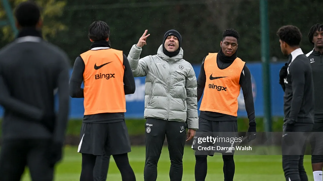 Gelandang Chelsea, Dario Essugo