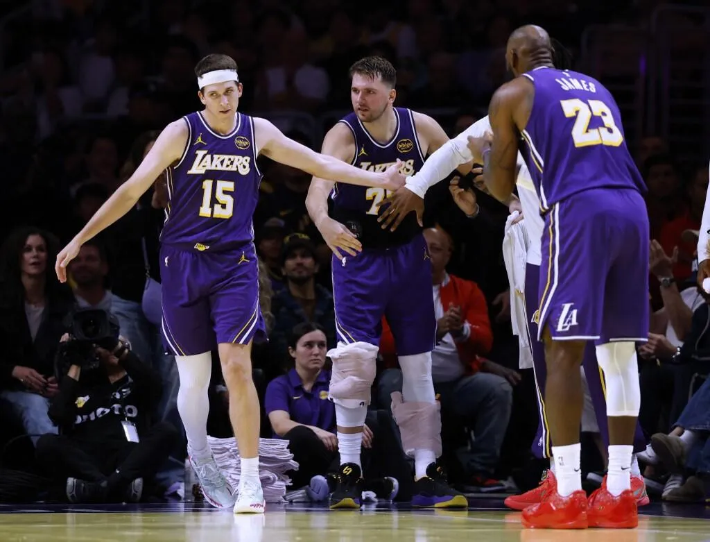 Lakers Melempem Saat LeBron, Doncic, dan Reaves Bersatu - sumber: (mainbasket)