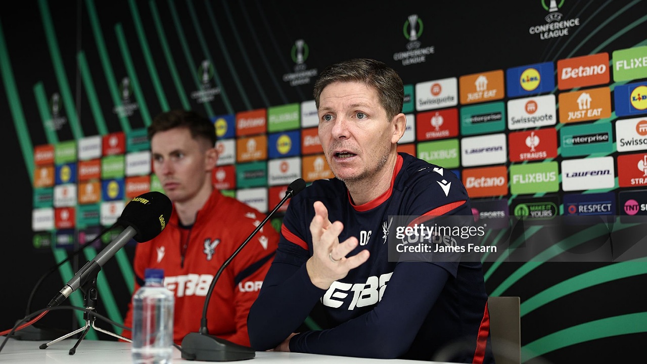 Oliver Glasner Tegaskan Crystal Palace Belum Pantas Bicara Gelar