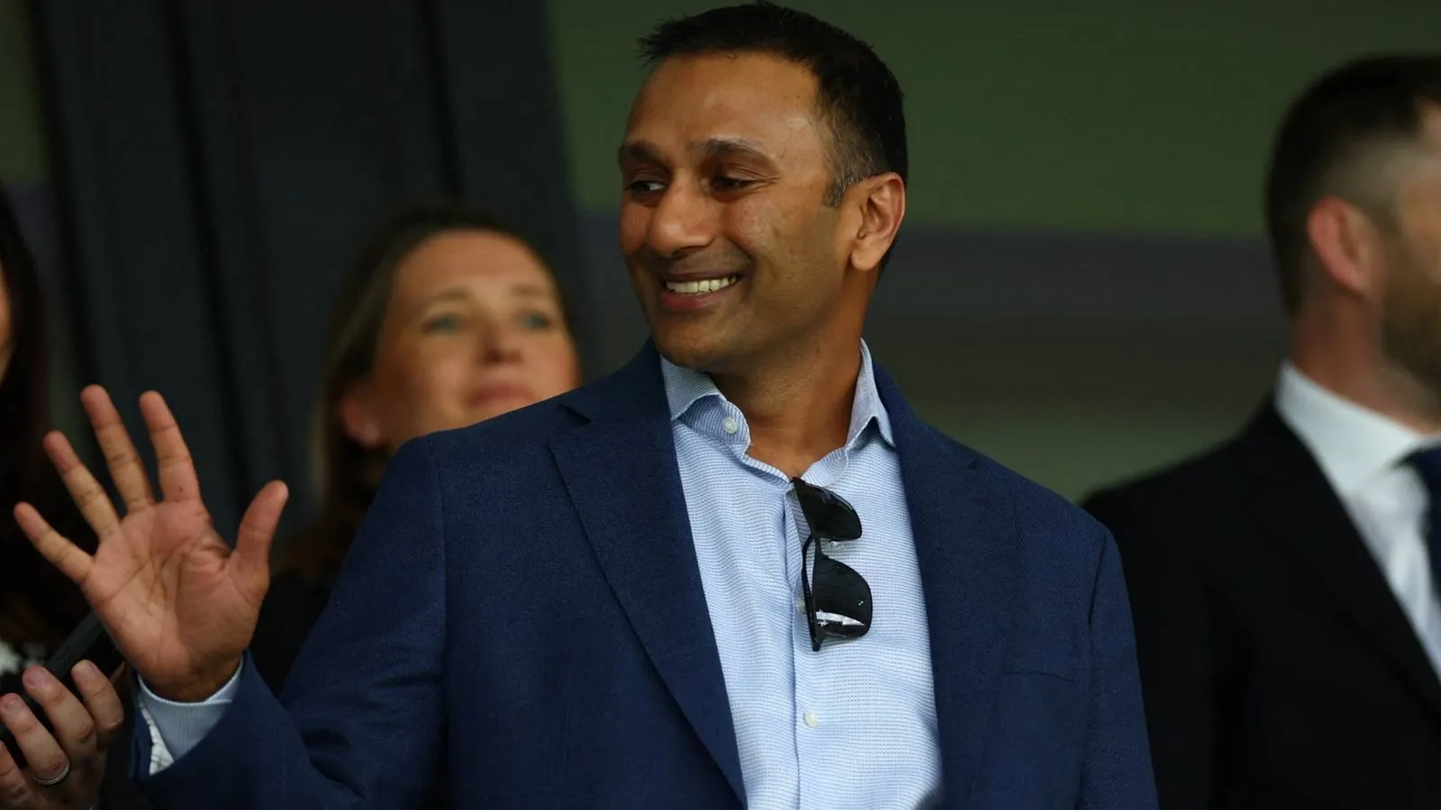 West Brom Incar Mantan Manajer Liga Premier - sumber: (givemesport)