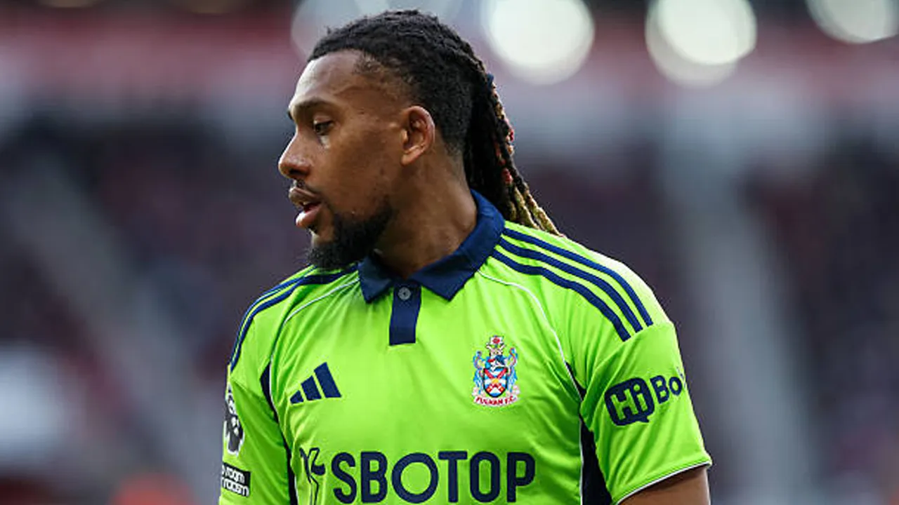 Alex Iwobi Belum Pikirkan Peluang Fulham Tembus Kompetisi Eropa