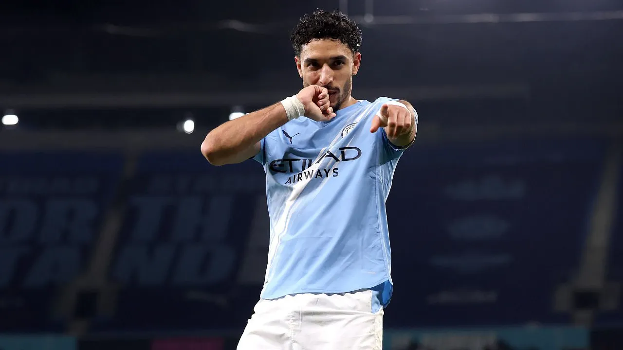 Penyerang Manchester City, Omar Marmoush, dalam radar Barcelona.