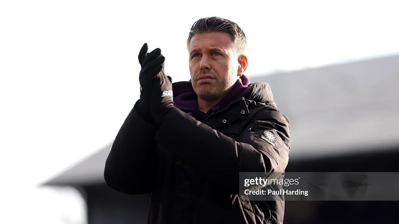 Rob Edwards tegaskan derby jadi ajang pembuktian