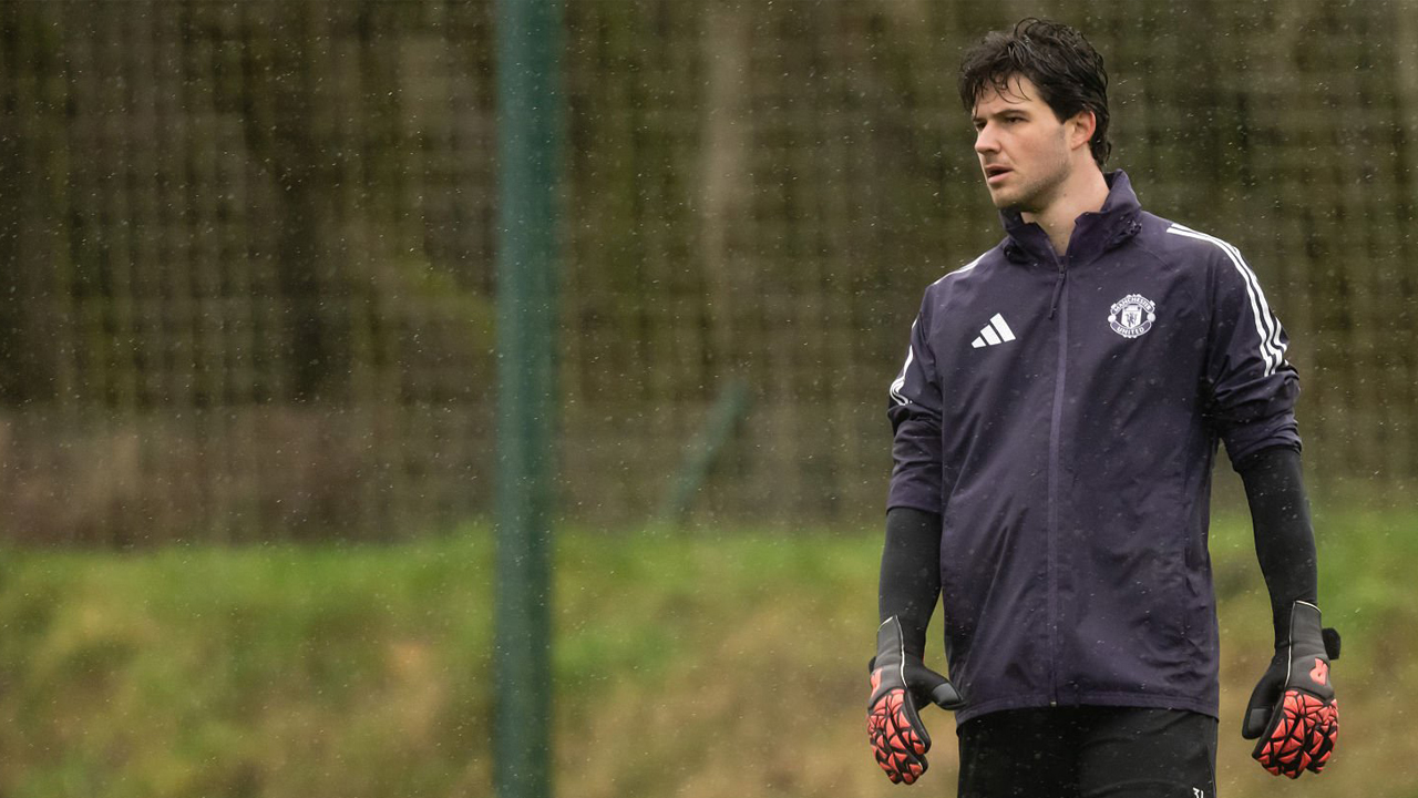 Senne Lammens Akui Sempat Dapat Peringatan Keras Sebelum Gabung MU