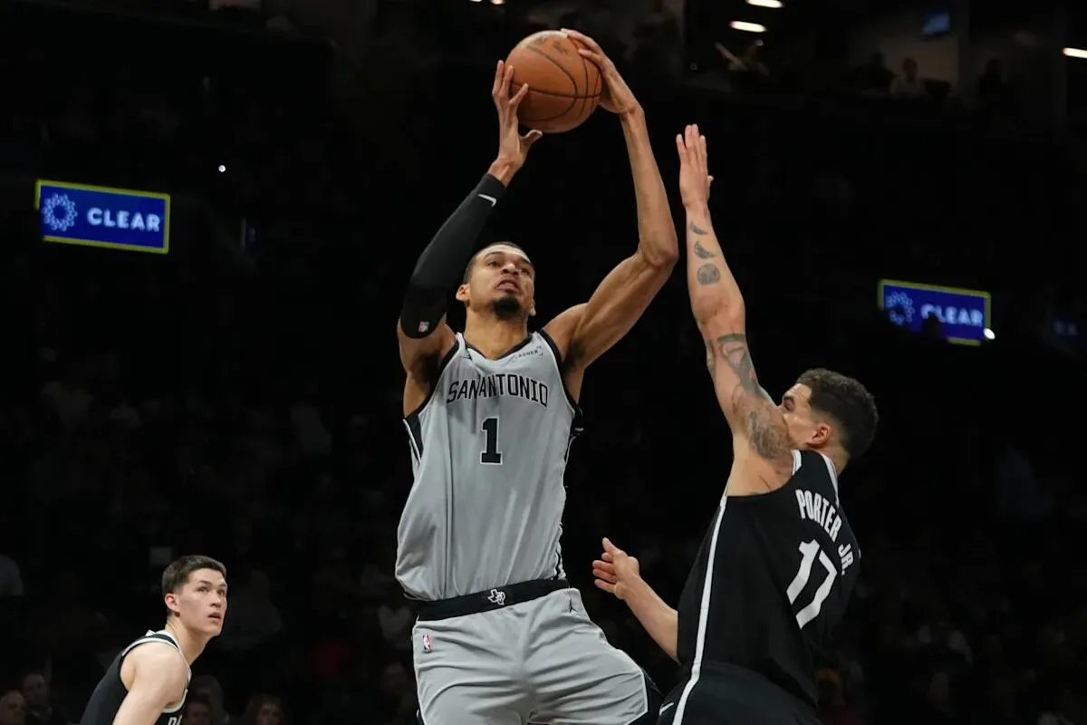 Spurs Dekati Rekor 2015-2016 Usai Raih Kemenangan Ke-11 - sumber: (mainbasket)