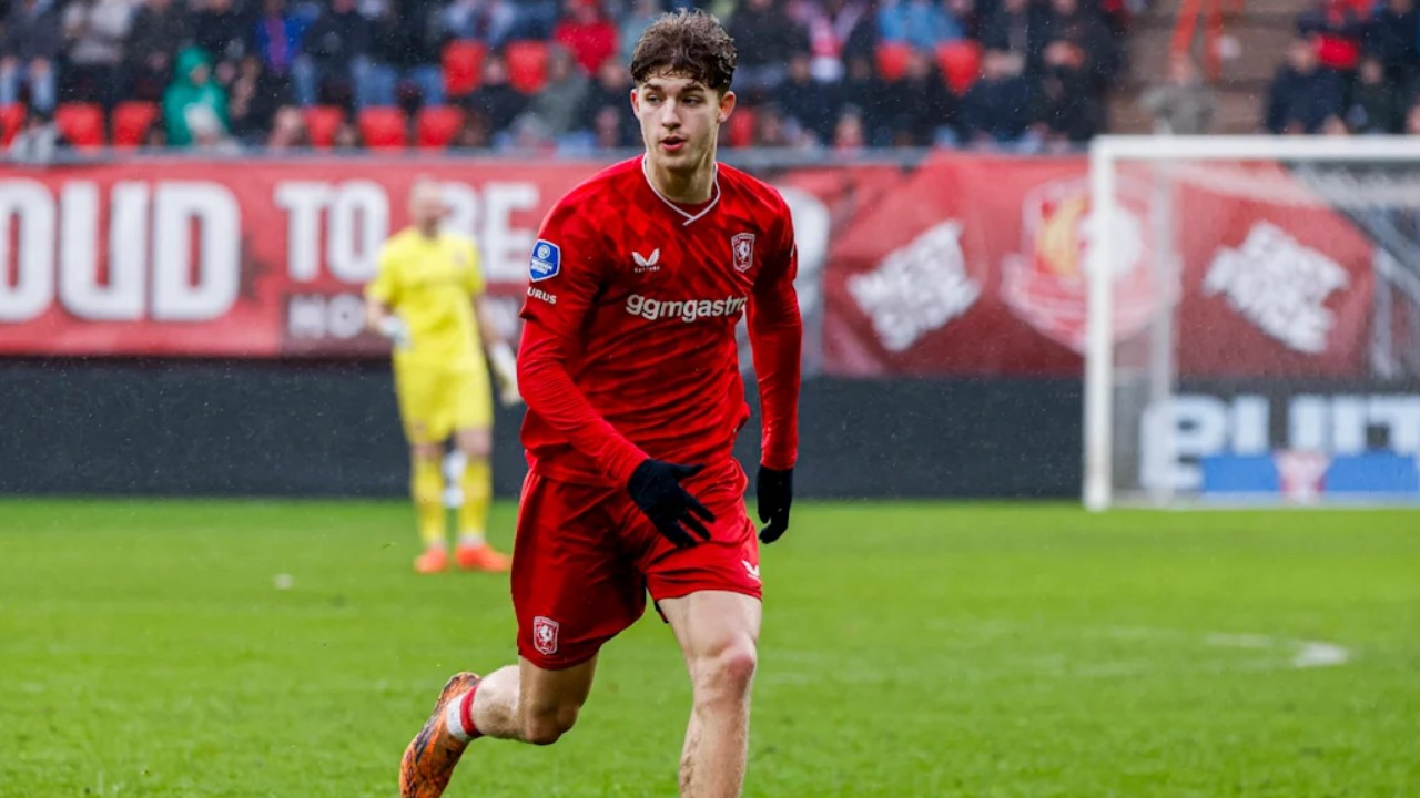 Bayern Munich Tertarik Datangkan Bek Belia Asal Belanda