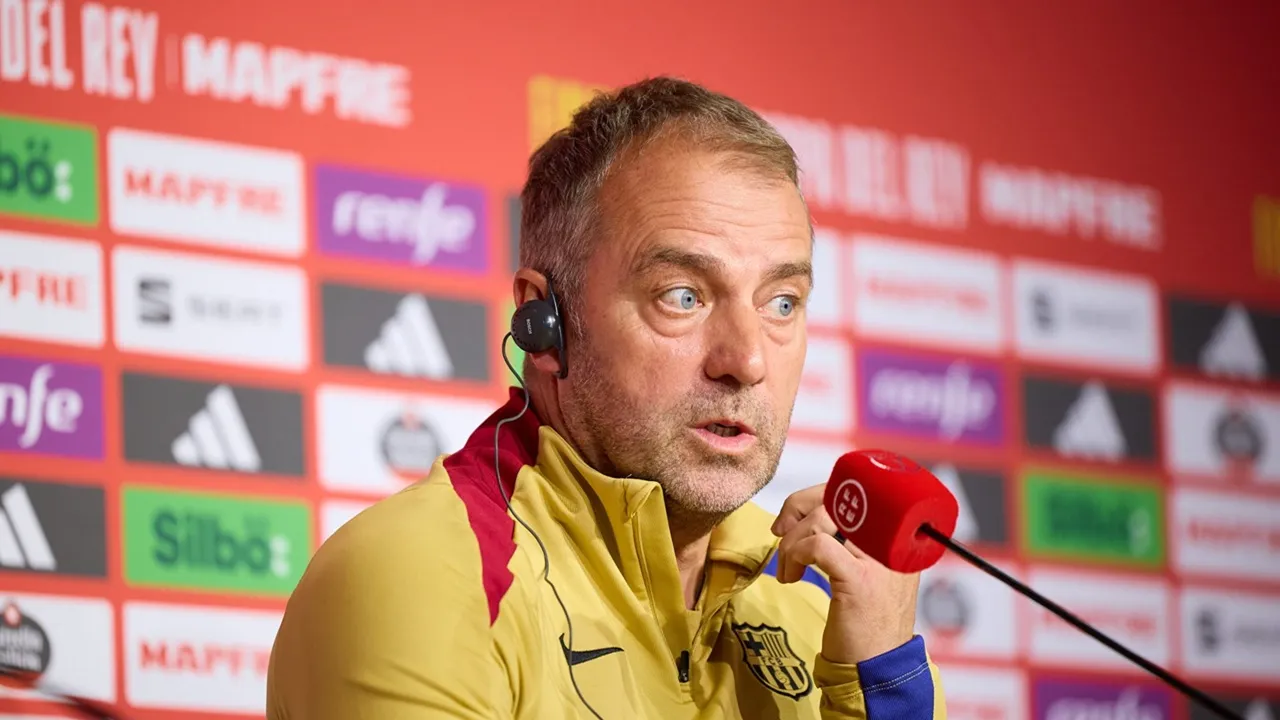 Hansi Flick Jelaskan Mengubah Aturan Barcelona untuk Pemain datang telat