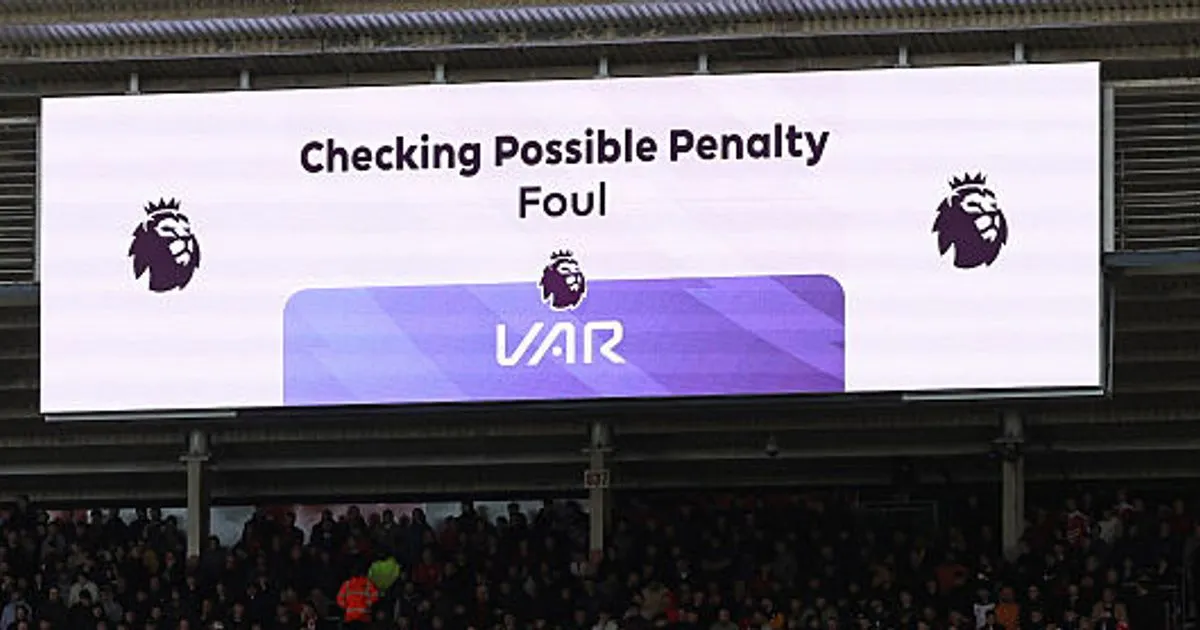IFAB Setujui Ekspansi Kekuatan VAR dan Enam Aturan Baru - sumber: (footballlondon)