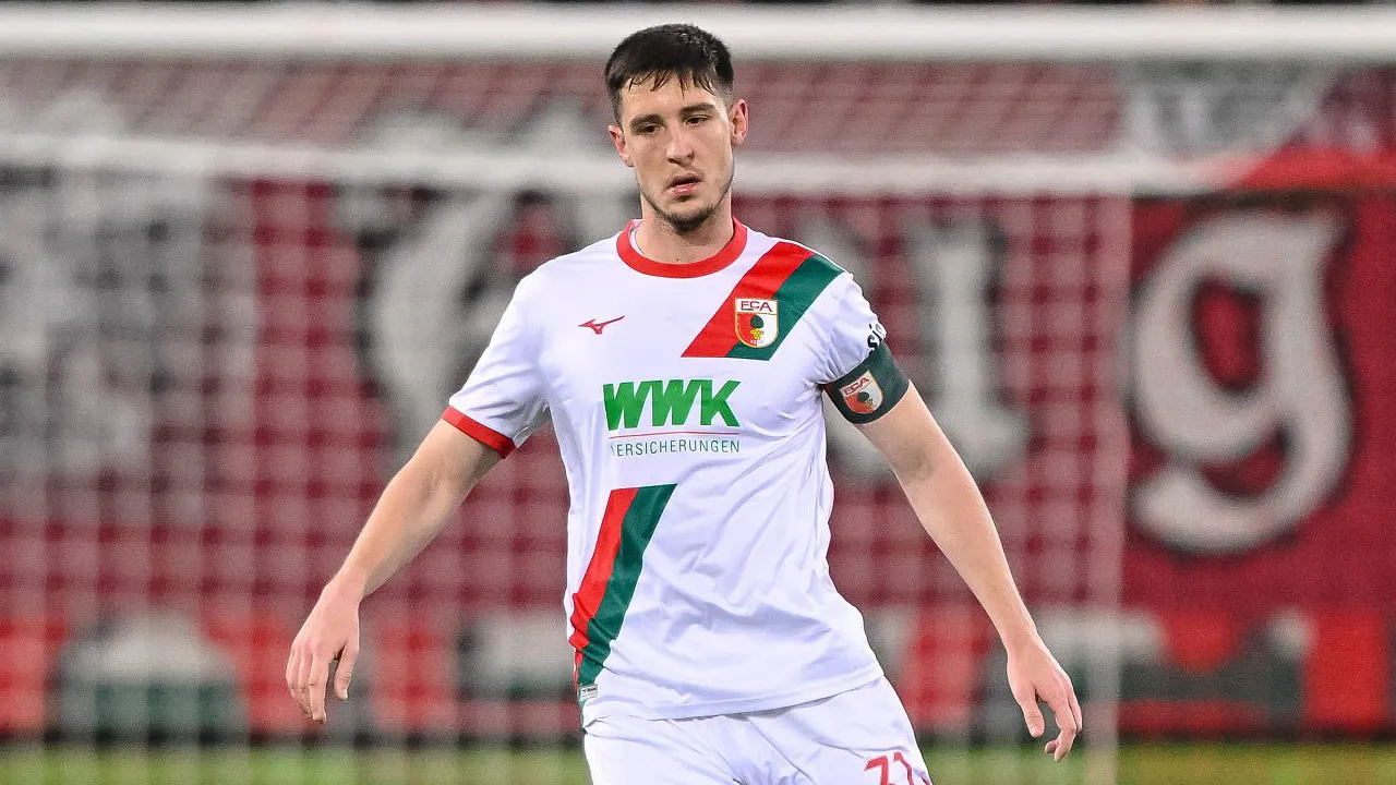 Keven Schlotterbeck Puas, Augsburg Tampil Solid Saat Tekuk Koln