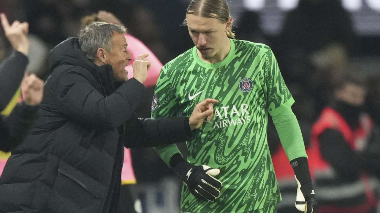 Luis Enrique: Safonov Miliki Atribut Fisik dan Teknis Seorang Kiper Modern