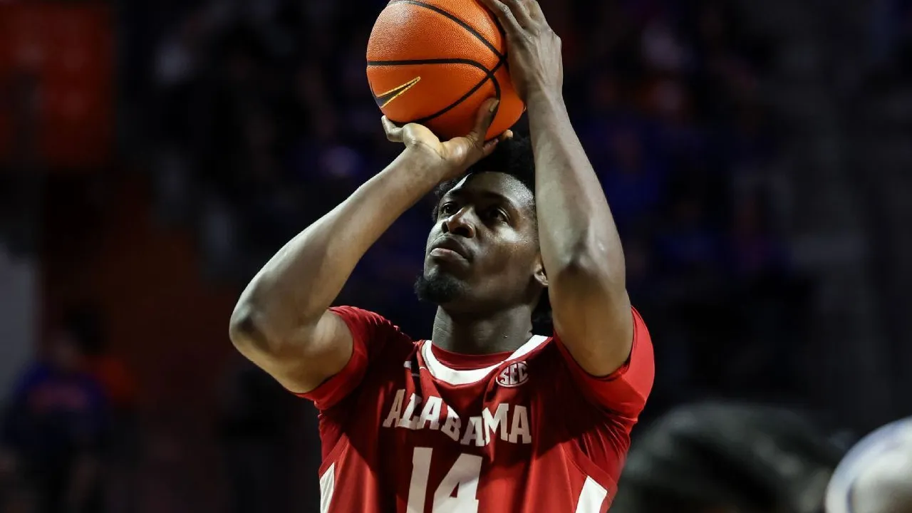 Jika peluang Charles Bediako di NCAA benar-benar tertutup, opsi kembali ke G League menjadi kemungkinan realistis. (Foto: AP)