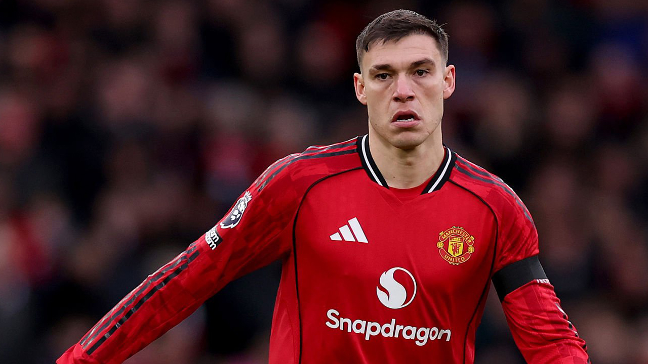 Michael Carrick Beri Isyarat MU Akan Pertahankan Manuel Ugarte