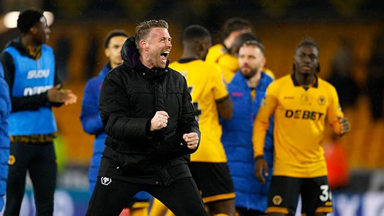 Rob Edwards Lega Wolverhampton Wanderers Lolos dari Rekor Buruk Derby County