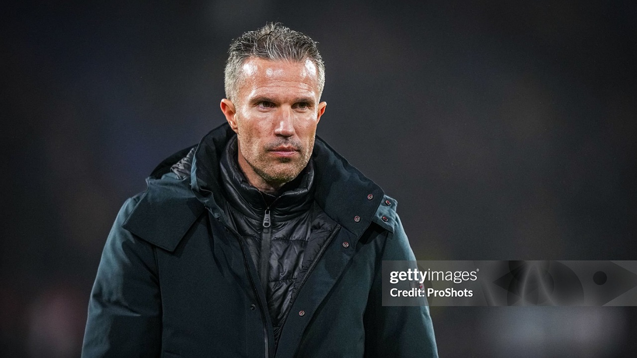 Robin van Persie Bela Raheem Sterling dari Kritik