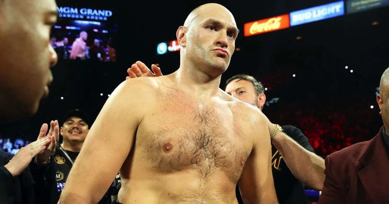 Tyson Fury Ditawari Duel Gelar Dunia Jika Kalahkan Makhmudov - sumber: (secondsout)