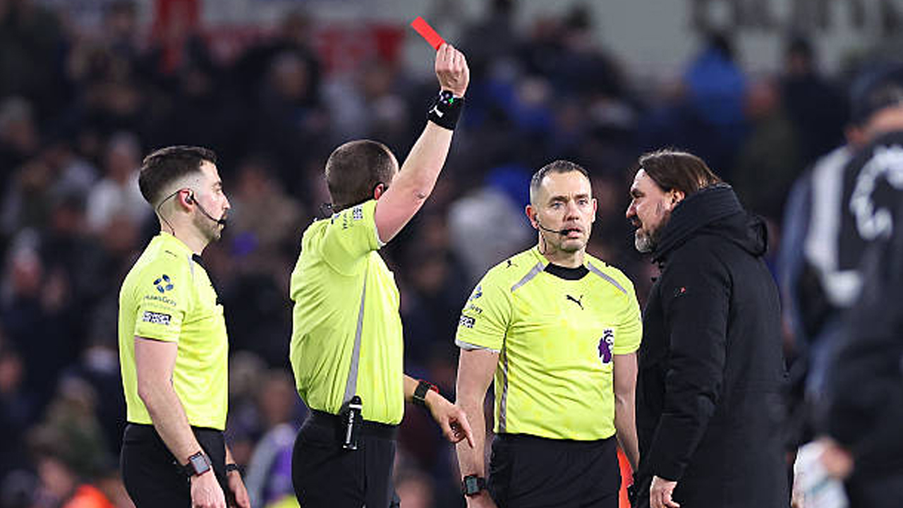 Asisten Manajer Leeds United Jelaskan Alasan Daniel Farke Dikartu Merah