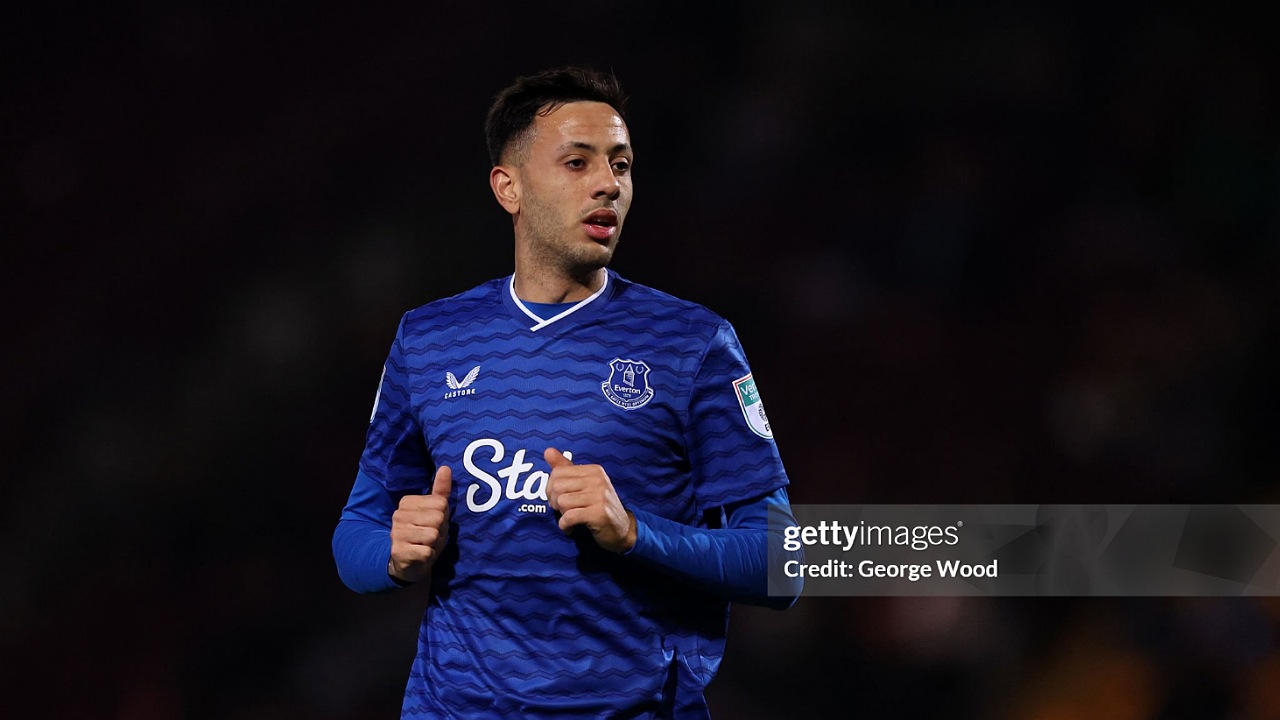 David Moyes Jelaskan Alasan Mainkan Dwight McNeil