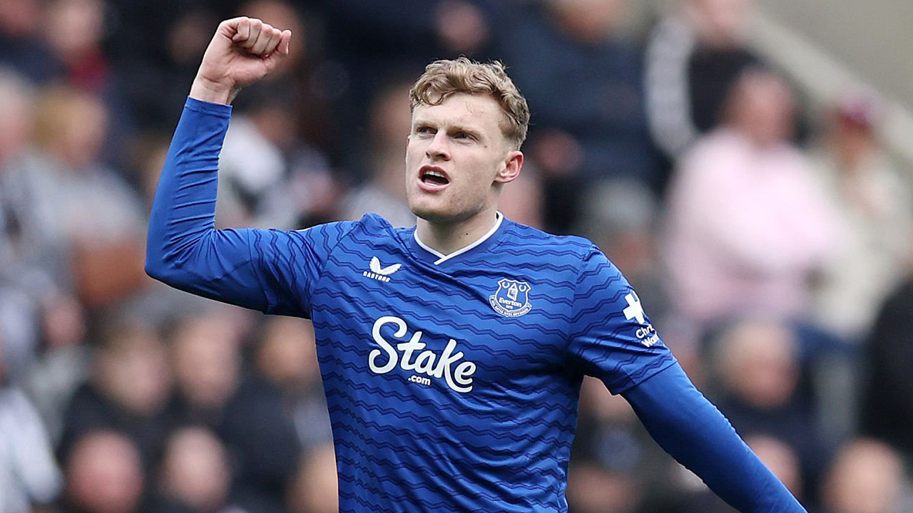 Everton Tampil Solid di Kandang Newcastle, Jarrad Branthwaite Beri Pujian