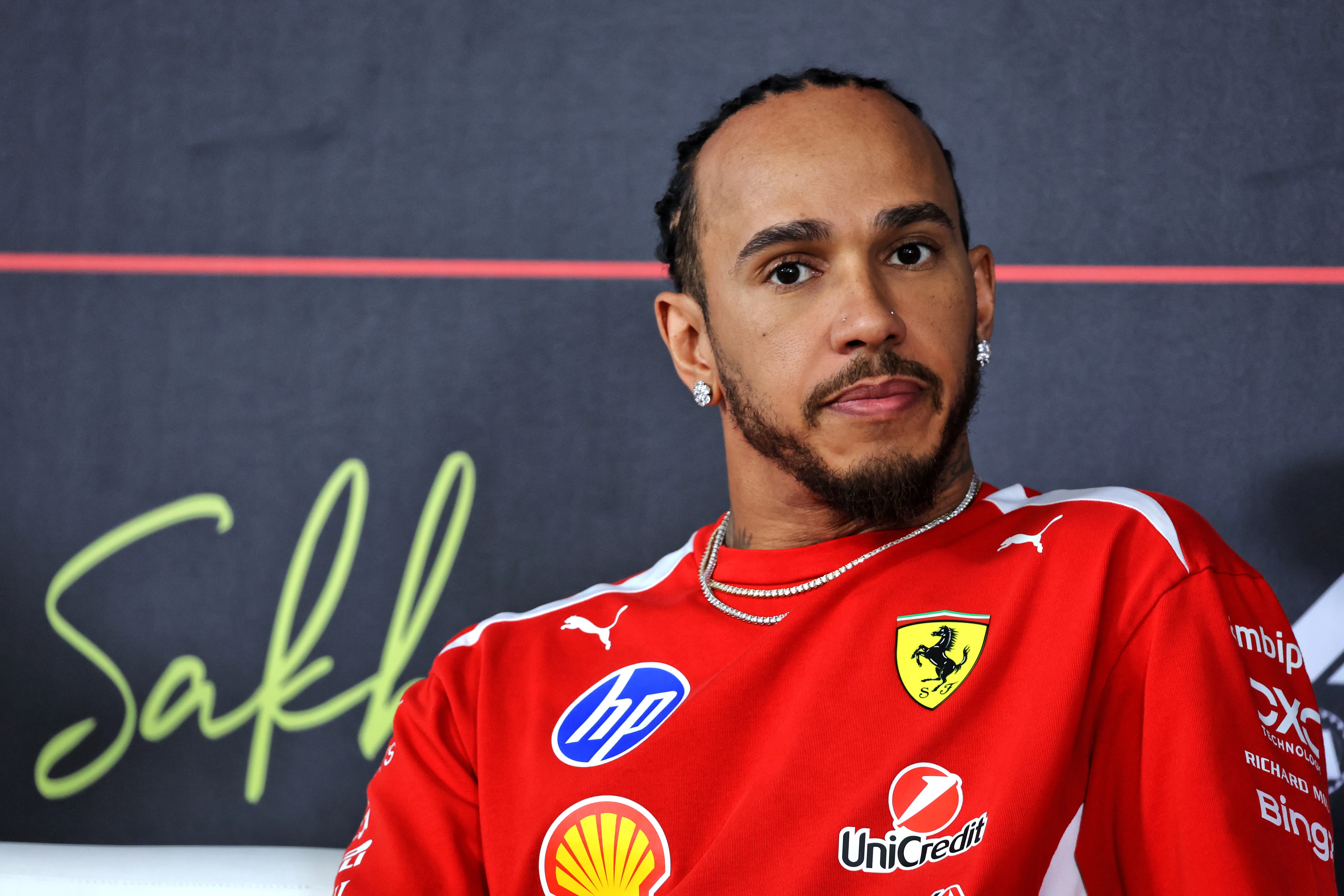 Harapan Kecocokan Lewis Hamilton di Tengah Penantian Ferrari - sumber: (racingnews365)
