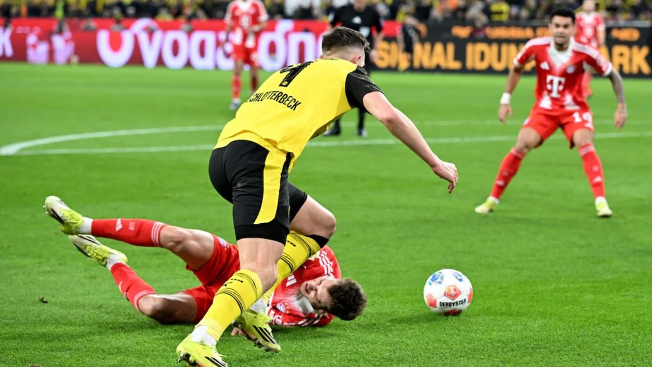 Josip Stanisic: Nico Schlotterbeck Seharusnya Dikartu Merah Wasit!