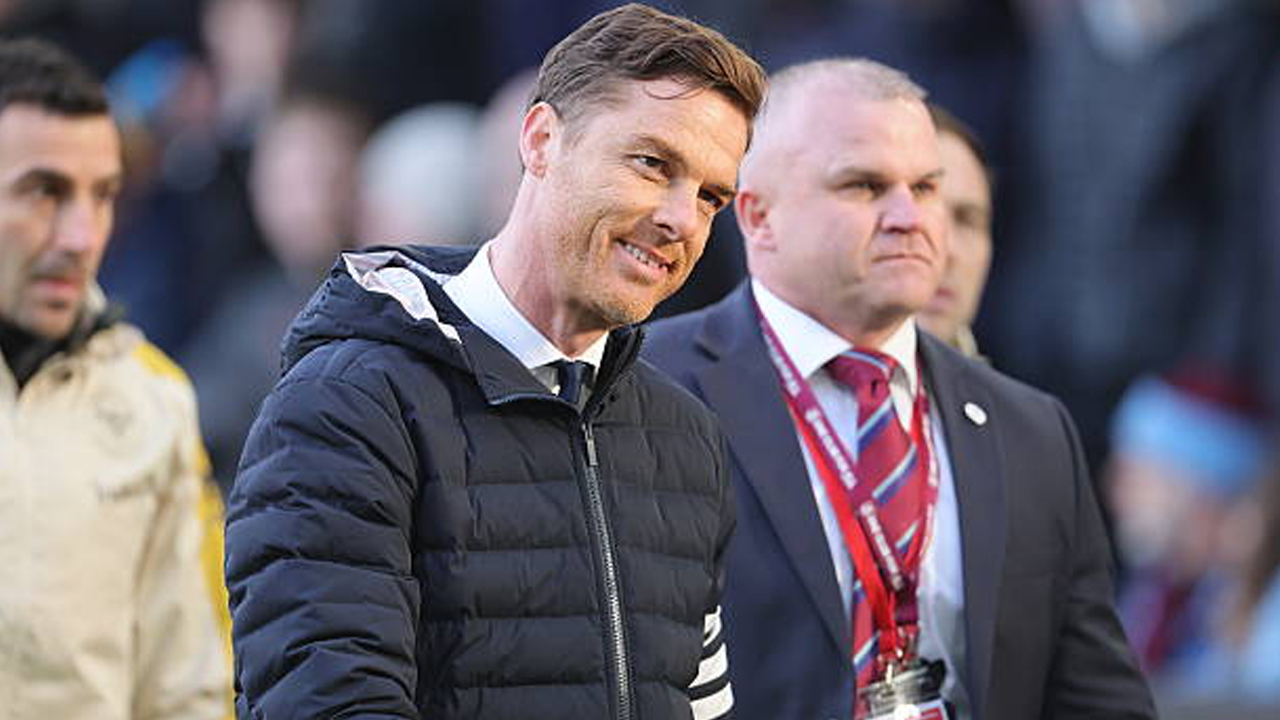 Kalah Dramatis, Scott Parker Nilai Burnley Pantas Dapat Satu Poin