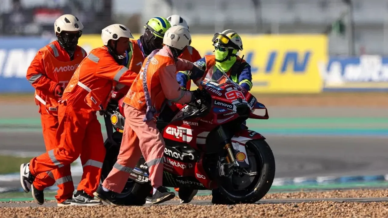 Marc Marquez alami pecah ban dan harus gagal finis di MotoGP Thailand