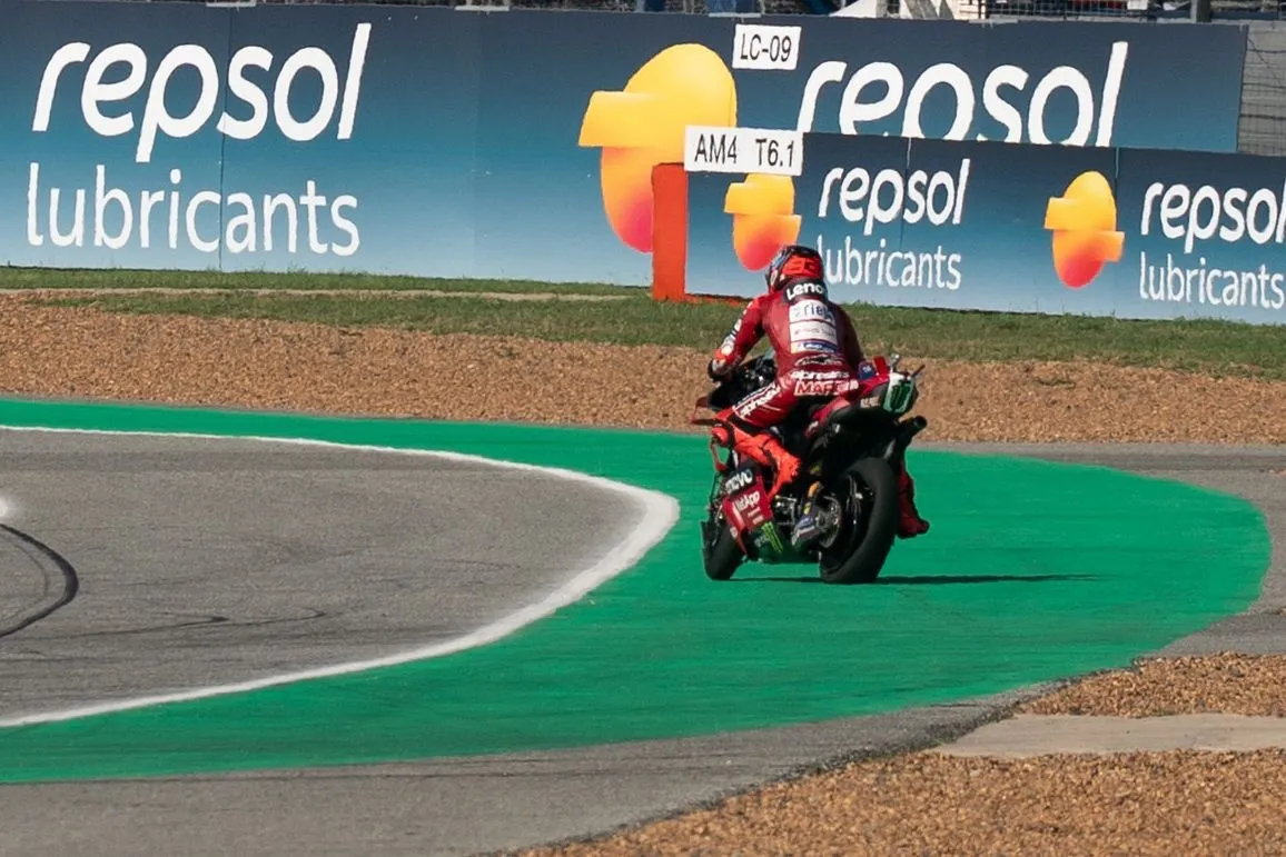 Marc Marquez: Masalah Ban di GP Thailand Seperti Hantaman Batu - sumber: (motorsport)