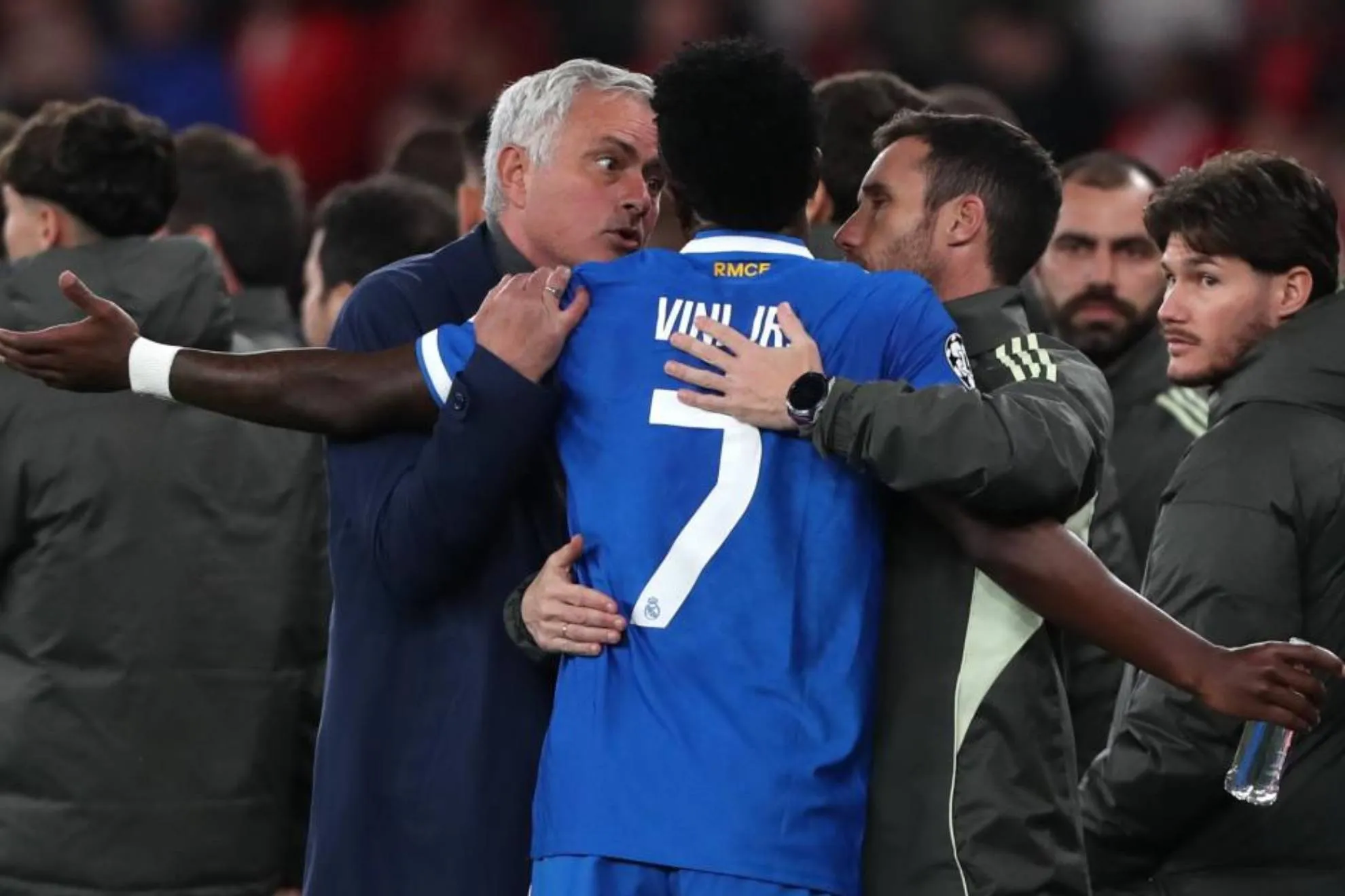Mourinho Tegaskan Sanksi Jika Prestianni Terbukti Rasis - sumber: (footballespana)