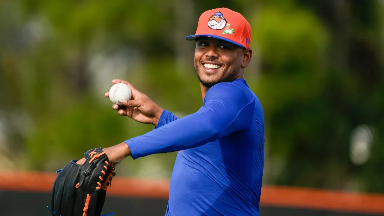 Manajer Mets, Carlos Mendoza, memastikan keputusan tersebut setelah Freddy Peralta menjalani penampilan impresif dalam laga latihan musim semi melawan St. Louis. (Foto: AP)