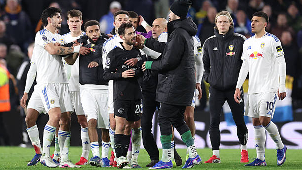 Ricuh Usai Laga, Jayden Bogle Terlibat Konfrontasi dengan Bernardo Silva