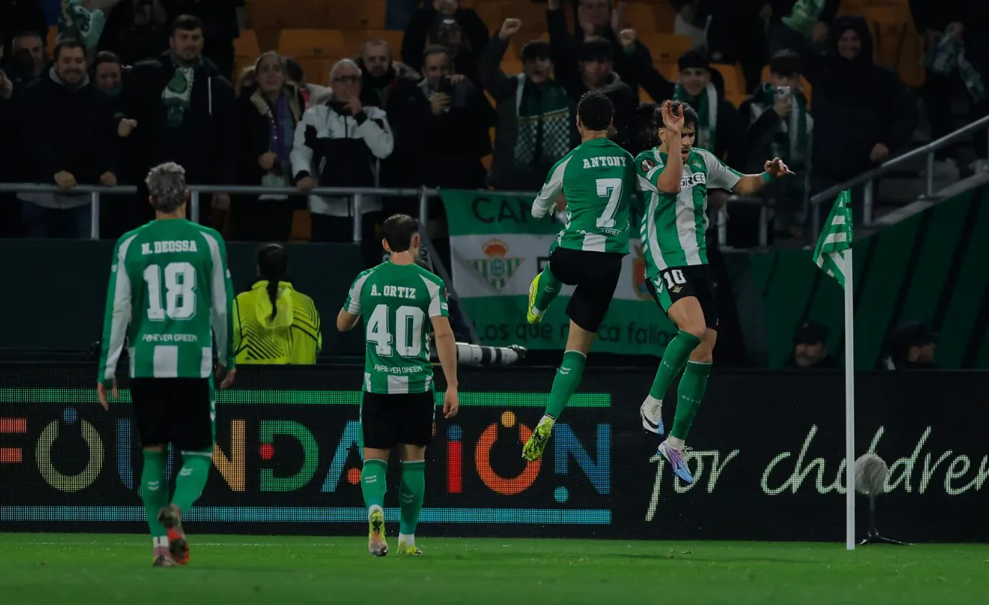 Agen Bintang Real Betis Bantah Negosiasi dengan PSG - sumber: (footballespana)