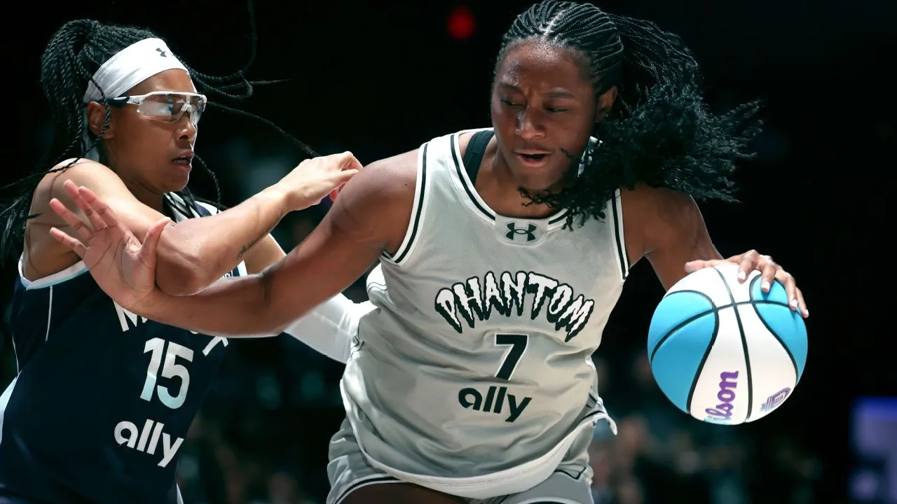 Aliyah Boston mengalami cedera saat Phantom meraih kemenangan 72-68 atas Rose BC pada Jumat (27/2) lalu. (Foto: AP)