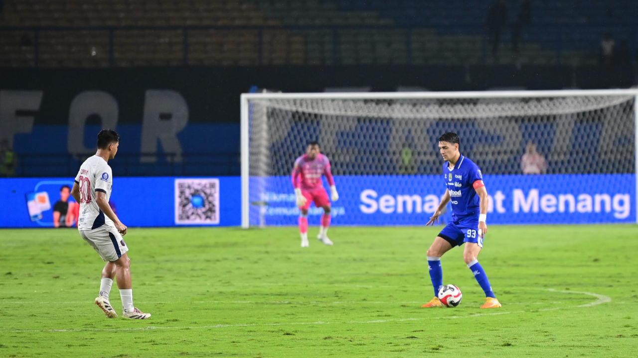 Barba Optimis Bikin Barisan Depan Persebaya Sulit Cetak Gol