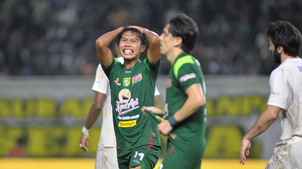 Bernardo Tavares Siapkan Strategi Lawan Juara Bertahan sementara Persebaya Percaya Diri dengan Dukungan GBT - sumber: (ileagueid)