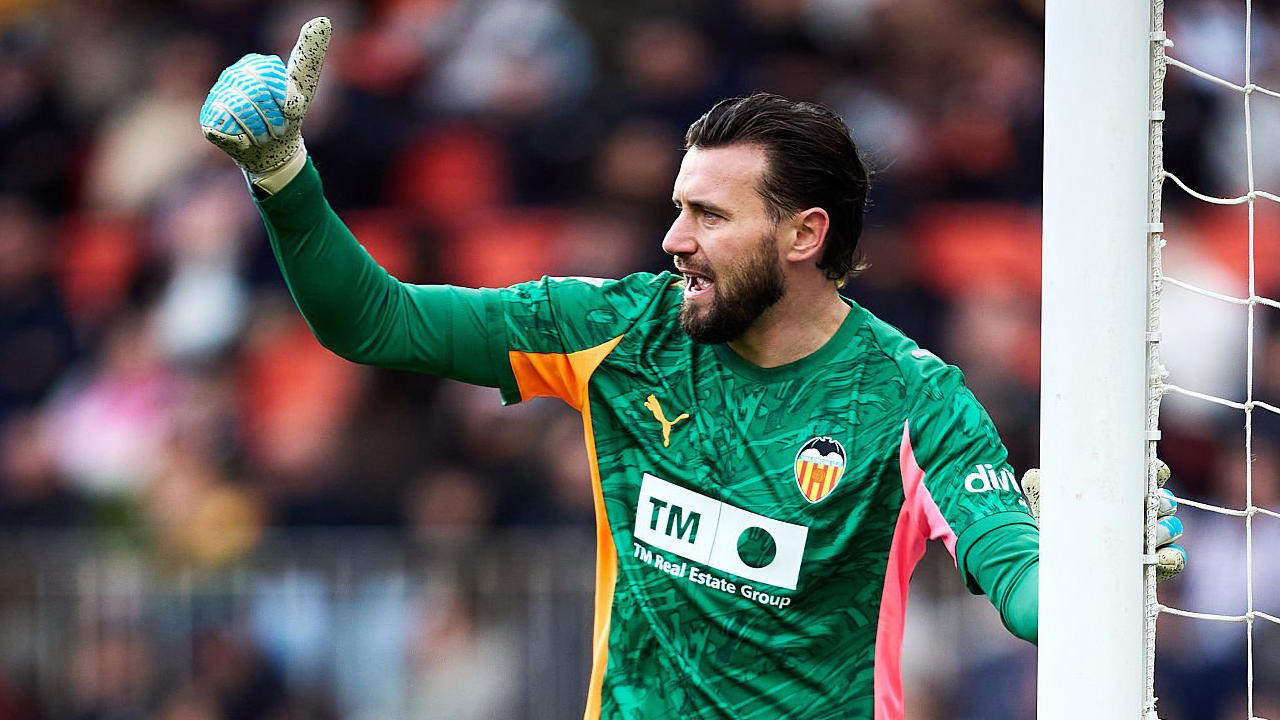 Corberan Puji Aksi Stole Dimitrievski di Balik Kemenangan Tipis Valencia