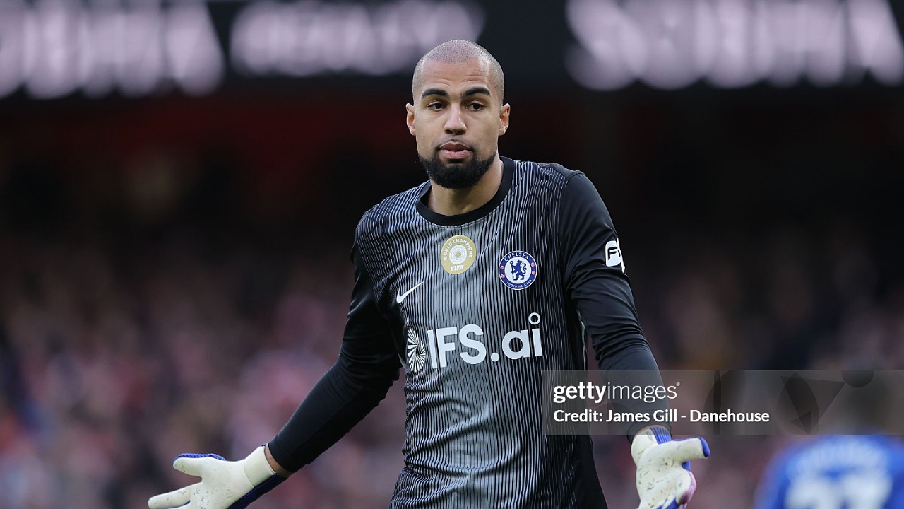 Gary Neville Sebut Robert Sanchez Tampil Buruk Lawan Arsenal