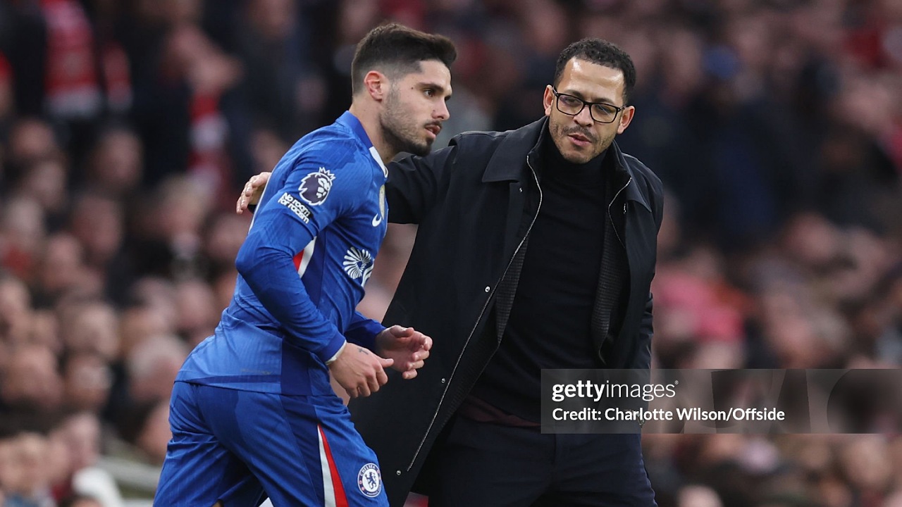 Liam Rosenior Desak Chelsea Benahi 7 Kartu Merah di Premier League