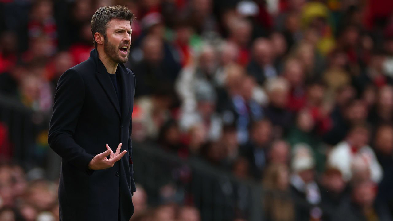 Old Trafford Nyanyikan Namanya, Michael Carrick Mengaku Terharu