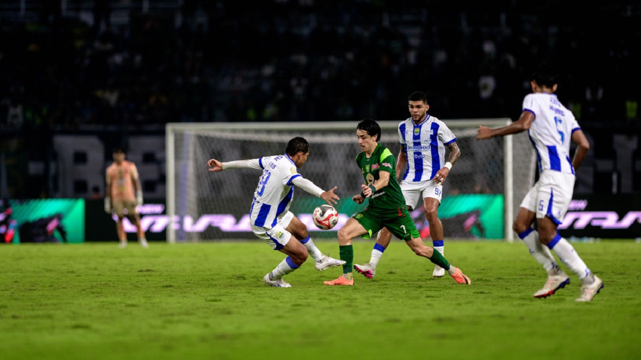 Persebaya Surabaya 2-2 Persib Bandung, Berbagi Angka Di GBT
