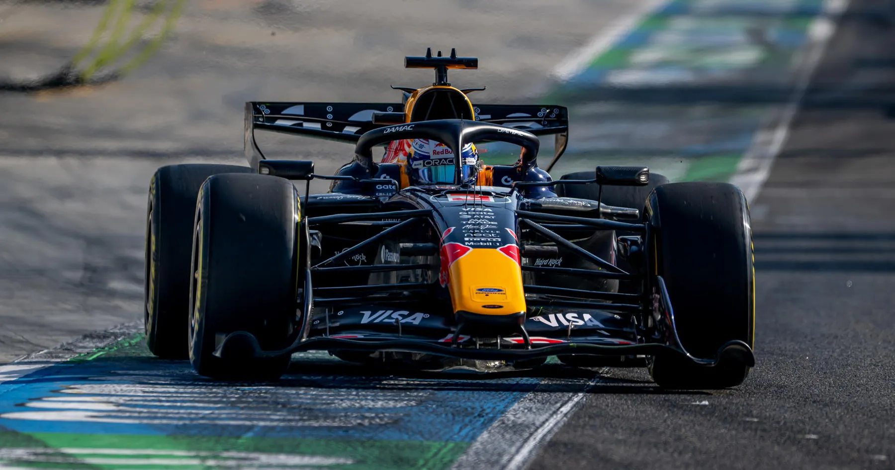 Red Bull Akui Mercedes, Ferrari, McLaren Lebih Cepat di F1 - sumber: (racingnews365)