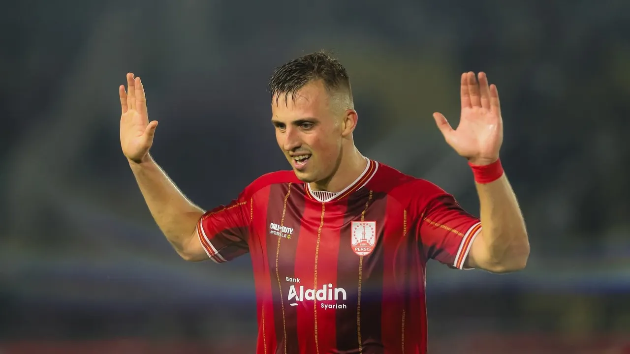 Penyerang Persis Solo, Roman Paparyga