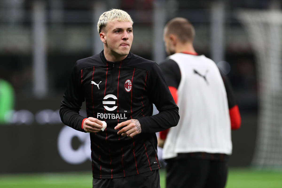 Alex Jimenez Pertimbangkan Kembali ke Milan Meski Gagal Dapatkan Nomor Punggung 2