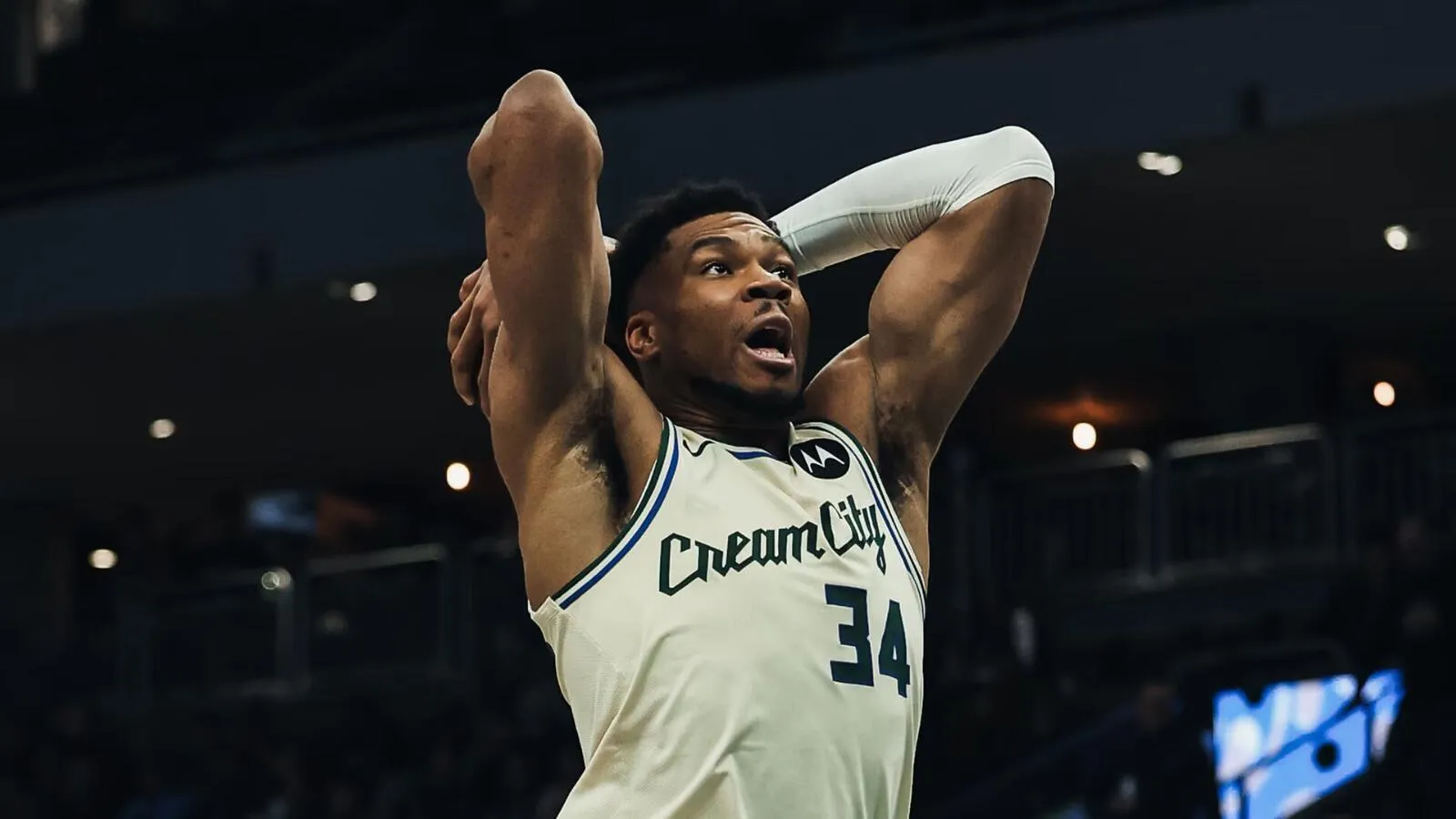 Giannis Lebih Bijak Hadapi Cedera Usai Absen Lima Pekan - sumber: (mainbasket)