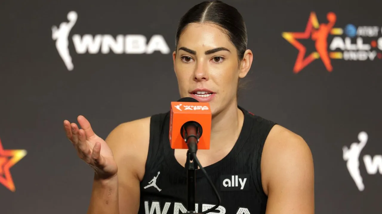 Kelsey Plum menegaskan bahwa para pemain tetap ingin bertanding dan berharap kesepakatan bisa segera tercapai tanpa harus terjadi mogok kerja. (Foto: AP)