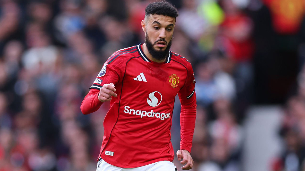 Mazraoui Bongkar Peran Woodgate dan Evans di Balik Kebangkitan MU