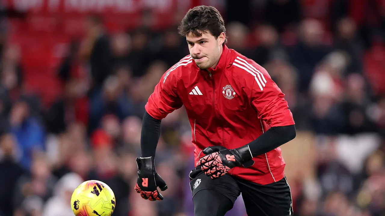 Micah Richards Sanjung Konsistensi Senne Lammens Bersama MU