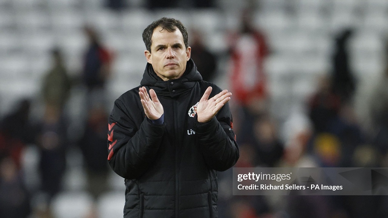 Regis Le Bris Puji Identitas Kuat Leeds United