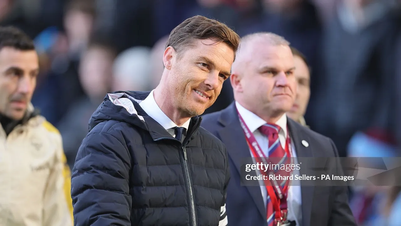 Scott Parker protes VAR usai gol penyeimbang dianulir