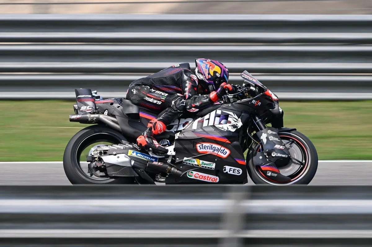 Aprilia Perkenalkan Perangkat F-duct Terinspirasi F1 di MotoGP - sumber: (motorsport)