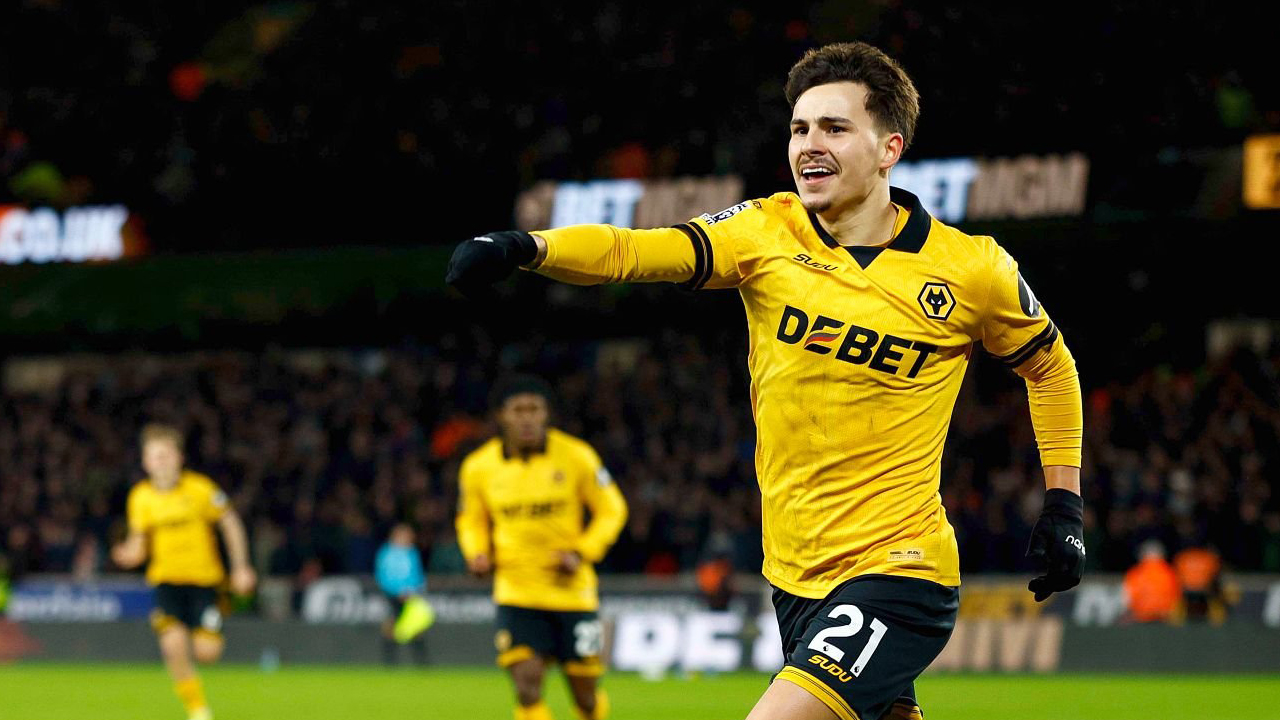 Bahagianya Rodrigo Gomes Usai Bantu Wolves Tumbangkan Liverpool